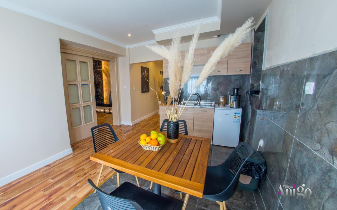 Luxury Apartment Black And Gold モスタル エクステリア 写真