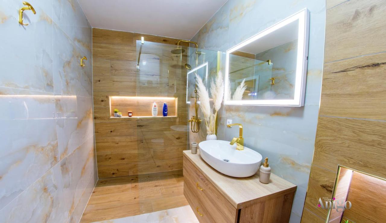 Luxury Apartment Black And Gold モスタル エクステリア 写真
